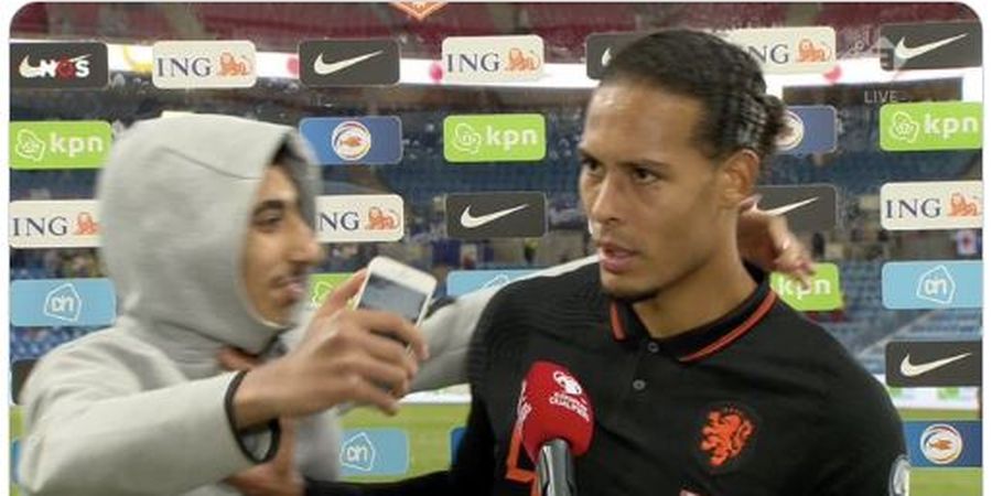Ogah Diganggu Saat Wawancara, Virgil van Dijk Dorong Fan yang Minta Selfie