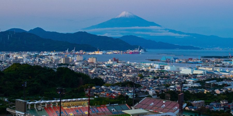 Daftar Stadion Terkeren di Liga Jepang, Bisa Sekaligus Nikmati Gunung Fuji dan Duduki Rumput di Tribune