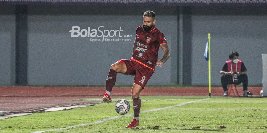 Dihadiahi Penalti, Borneo FC Unggul atas Persela pada Babak Pertama