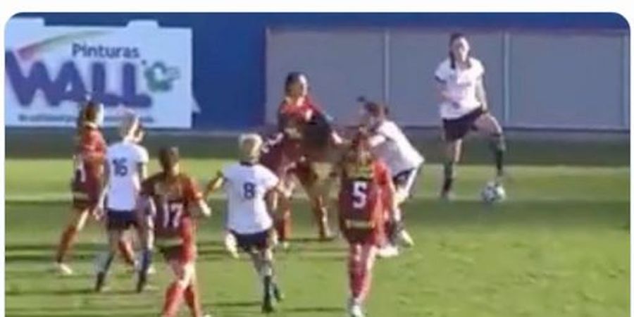Laga Sepak Bola Wanita Berlangsung Ricuh, Para Pemain Jambak-jambakan di Lapangan