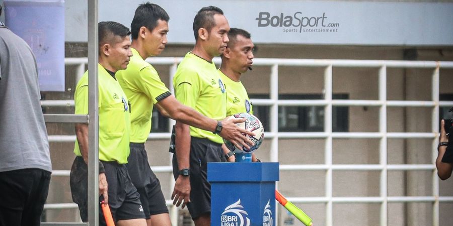 Wasit Liga Inggris Akan Pimpin Laga Liga 1 Musim Depan