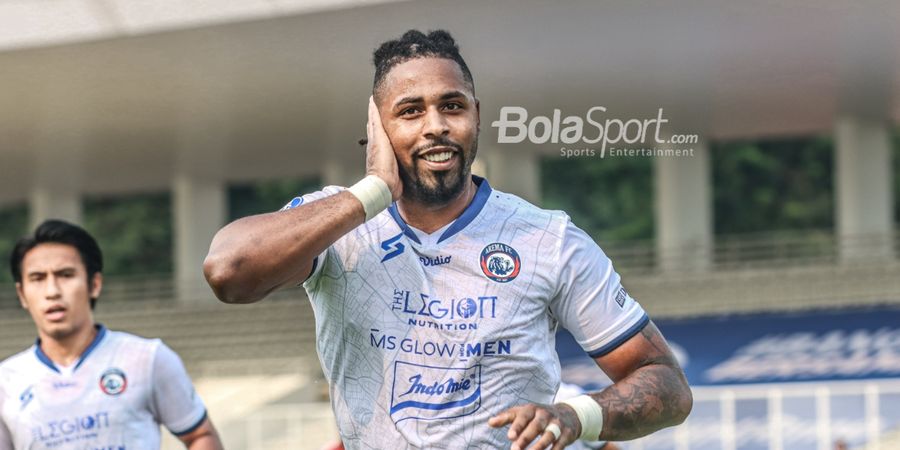 Gol Carlos Fortes Bawa Arema FC Ungguli Persipura di Babak Pertama