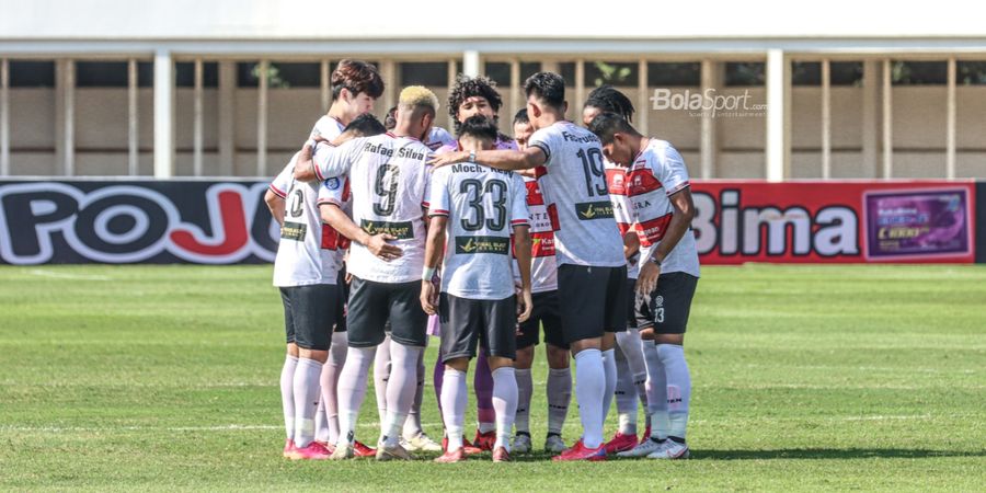 Hasil Liga 1 - Gol Penalti Renan Silva Buat Madura United Berbagi Poin dengan Persela