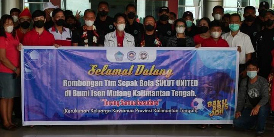 Tarian Kabasaran Semangati Sulut United di Palangkaraya