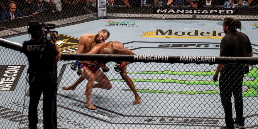 Ganas dan Cantik, Legenda UFC Sebut Kamaru Usman Lahirkan KO Terbaik di Tahun 2021