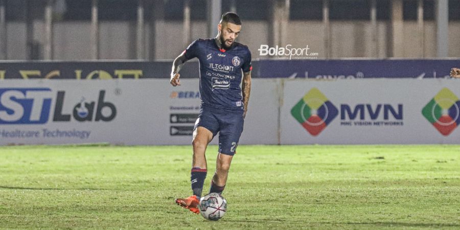 Arema FC Masuk Tiga Besar, Pelatih Senang dan Puji Para Pemainnya