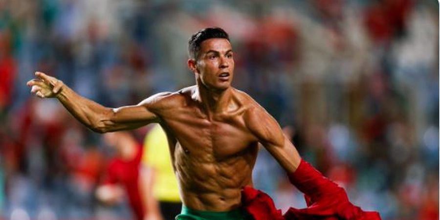 Momen Langka, Cristiano Ronaldo Dipermalukan Bek Irlandia