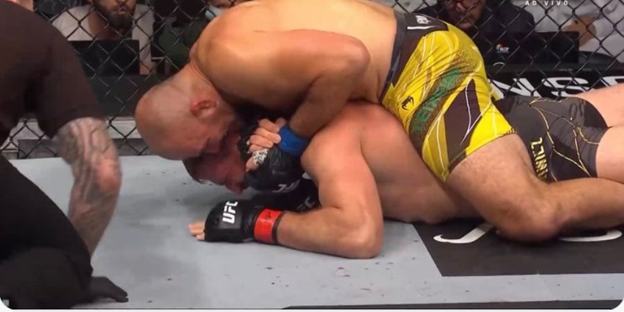 Hasil UFC 267 - Singa Tua Juara! Glover Teixeira Bikin Jan Blachowicz Menyerah sambil Tengkurap