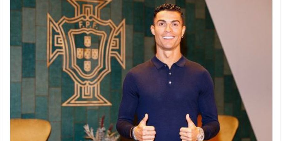 Bikin Meleleh, Sikap Manis Cristiano Ronaldo saat Diserbu Suporter Cilik