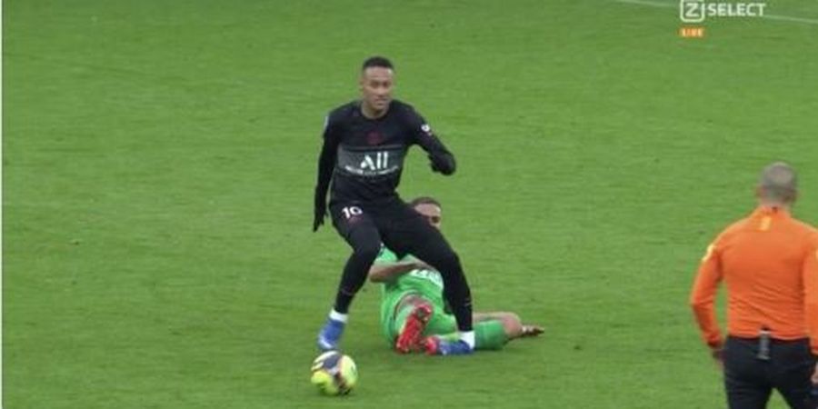 Neymar Alami Cedera Horor Saat PSG Bungkam St-Etienne, Pergelangan Kaki Tertekuk 90 Derajat
