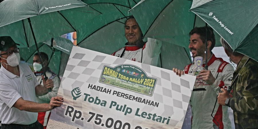 Pembalap Sean Gelael Sukses Rebut Gelar Juara Putaran I Reli Danau Toba 2021