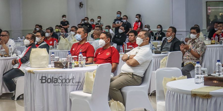 Suasana Nobar Final Leg Pertama Piala AFF 2020 bersama Menpora