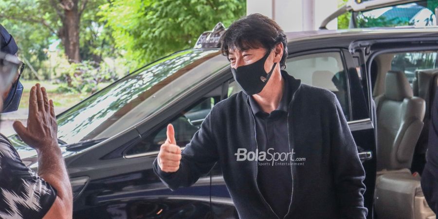 Suporter Timnas Indonesia Memberikan Dukungan dari Luar Hotel, Ini Kata Shin Tae-yong