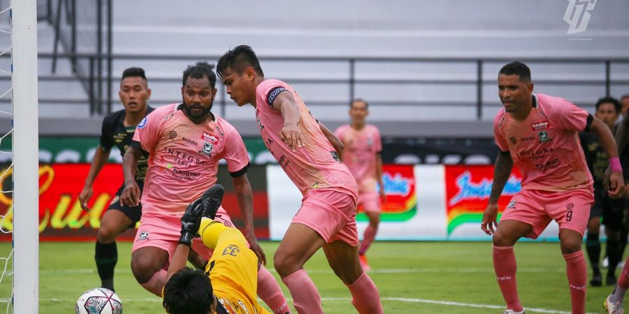 Kiper PSS Sleman Dikartu Merah Saat Lawan Madura United,  I Putu Gede: Wander Luiz Buat Kami Jadi 11 Orang