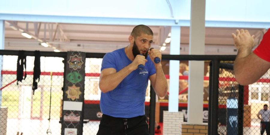 Cicipi Keganasan Si Serigala, Rafael Fiziev Sibak Alasan Khamzat Chimaev Terkenal Sejagat MMA