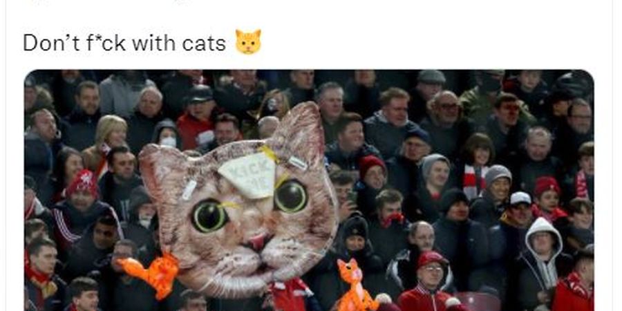 Suporter Liverpool Sindir Bek West Ham Lewat Balon Wajah Kucing hingga Tulisan di Pesawat
