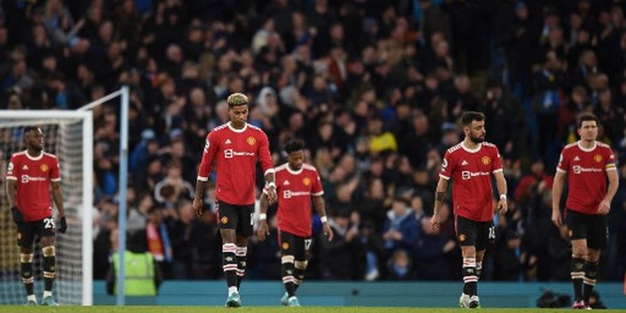 Jalani Musim Suram, Patrice Evra Kritik Para Pemain Manchester United