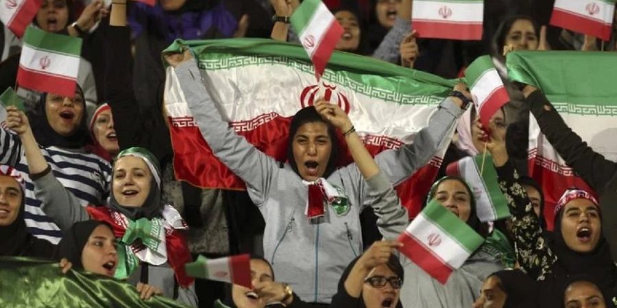 Kembali Dilarang Nonton Bola di Stadion, Perempuan Iran Diusir Petugas Pakai Semprotan Merica