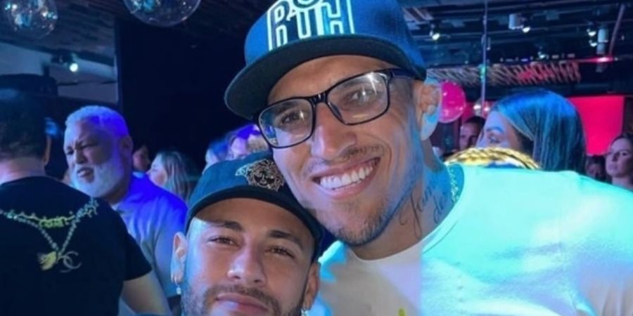 Raja Kelas Ringan UFC Charles Oliveira Bikin Neymar Menangis