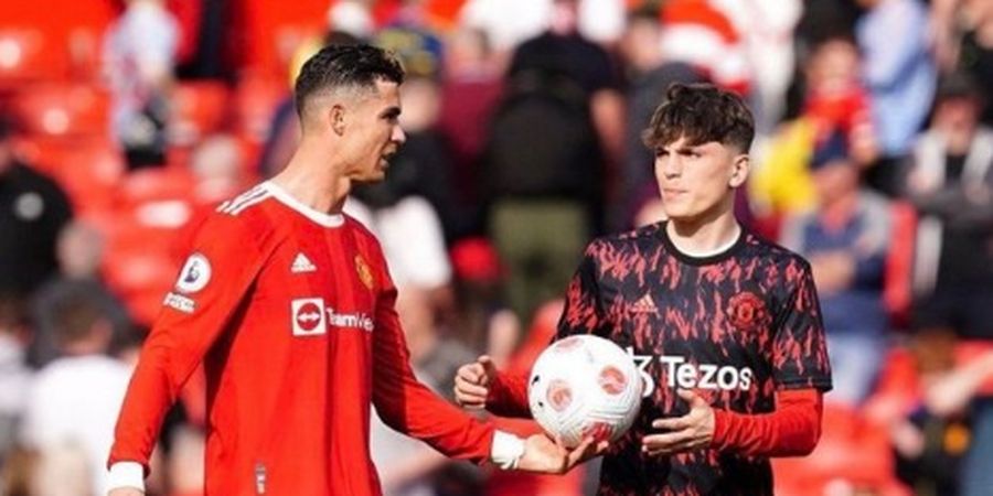 Fan Lionel Messi Tiru Selebrasi 'SIU' Cristiano Ronaldo saat Perkuat Tim Junior Manchester United