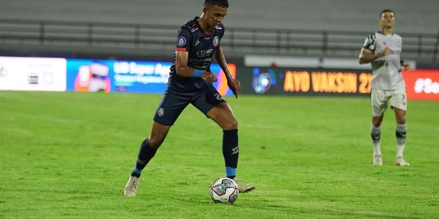 Cerita Bek Arema FC Saat Debut di Liga 1, Sempat Kaget Campur Bangga