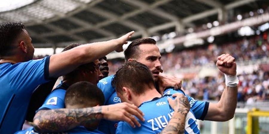 Hasil dan Klasemen Liga Italia - Napoli Tinggalkan Juventus, Lazio Asapi AS Roma