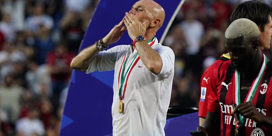 Apesnya Stefano Pioli Usai Antarkan AC Milan Juara, Medali Juara Satu-satunya Hilang Dicuri