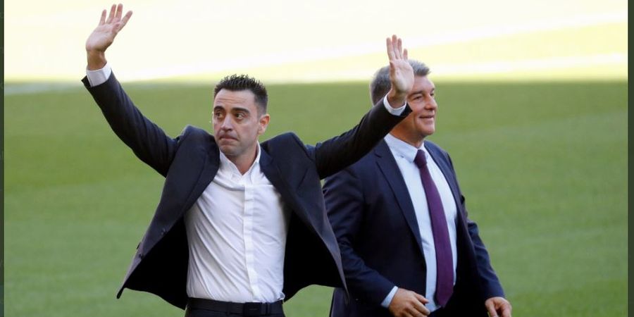 Xavi Dibuat Khawatir dengan Leletnya Barcelona di Bursa Transfer