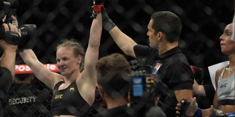 Kelimpungan di UFC 275, Ratu Kelas Terbang Kembali ke Kodratnya sebagai Manusia