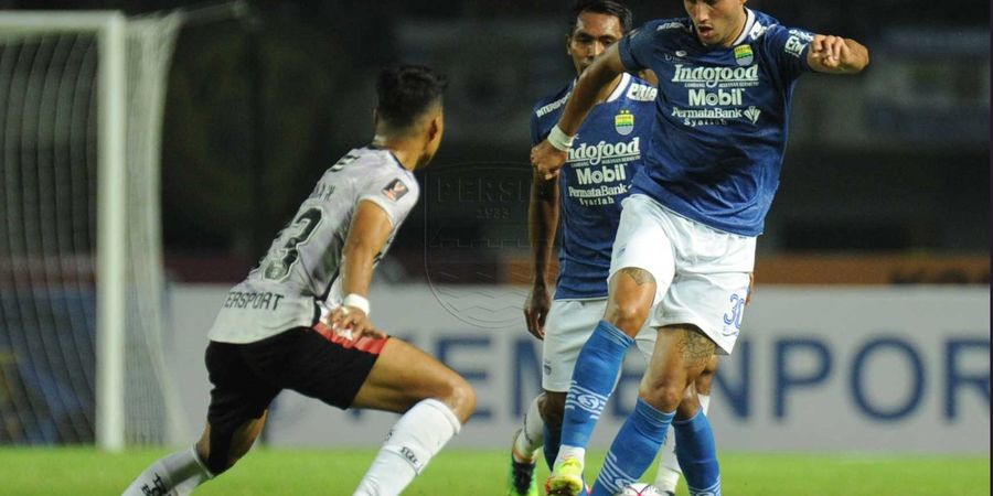 Persib vs Persebaya - Berlangsung Keras, Maung Bandung Unggul atas Bajol Ijo pada Babak Pertama