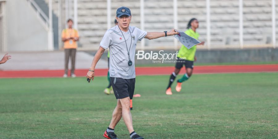 Aksi Pelatih Timnas U-19 Indonesia Shin Tae-yong Saat Dengar Adzan