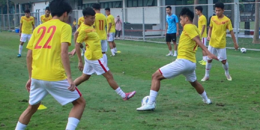 Piala AFF U-19 2022 - Jelang Lawan Malaysia, Timnas U-19 Vietnam Gelar Latihan tanpa Sang Pelatih