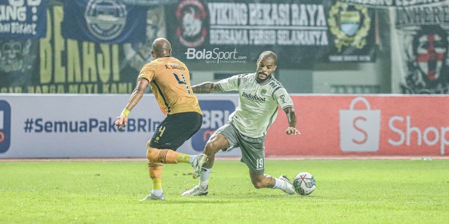 Hasil Liga 1 2022-2023 - Gol Debut Rachmat Irianto Bawa Persib Bandung Imbang Melawan Bhayangkara FC di Babak Pertama