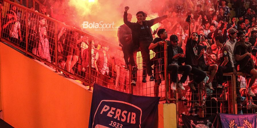 Robert Rene Alberts Minta Bobotoh Tak Bawa Flare di Laga Persib vs Madura United