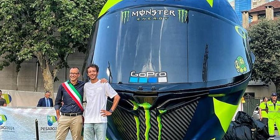 Valentino Rossi Dibikinkan Helm Raksasa, Jadi Titik Ziarah Baru bagi Umat VR46