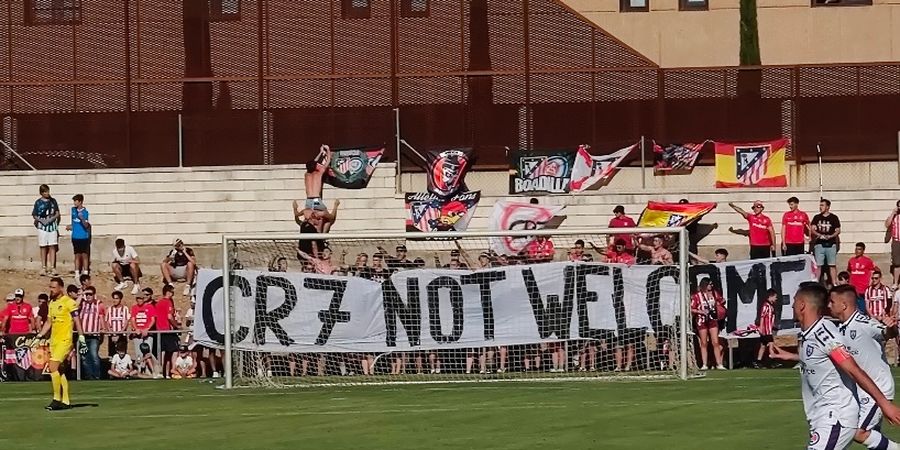 Fan Atletico Terang-terangan Tolak Ronaldo, Kibarkan Spanduk CR7 Not Welcome di Laga Pramusim