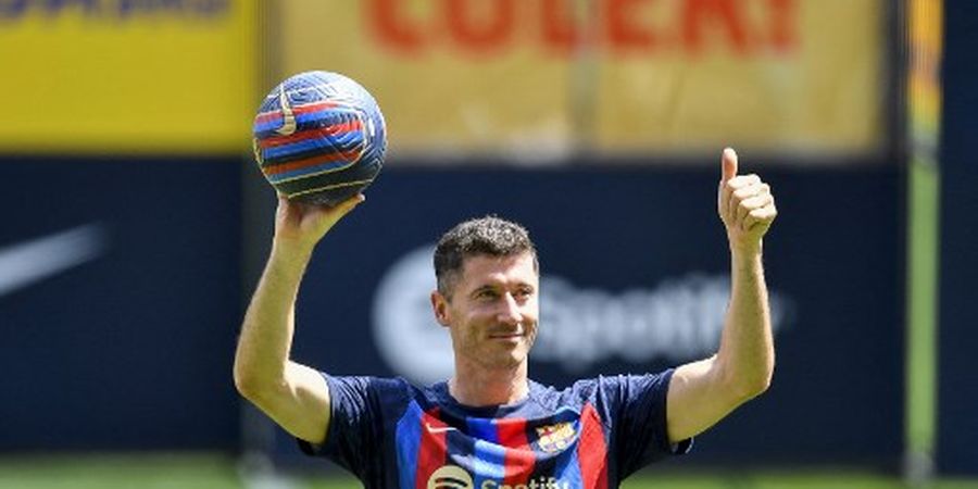 Ratusan Fans Teriakan Nama Messi Saat Lewandowski Diperkenalkan, Ada Apa?