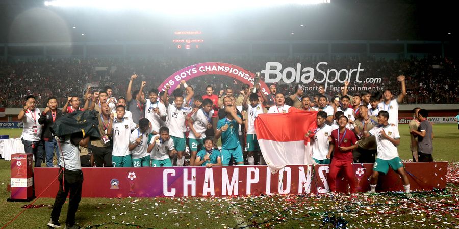 Ini Klarifikasi Menpora dan Ketum PSSI Terkait Aksi Ikut-ikutan Angkat Trofi Piala AFF U-16 2022