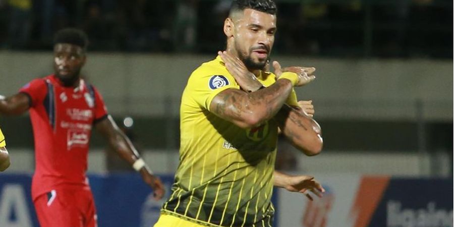 Hasil Liga 1 2022-2023 - Tendangan Bebas Renan Silva Bawa Barito Putera Unggul Atas Arema FC pada Babak Pertama