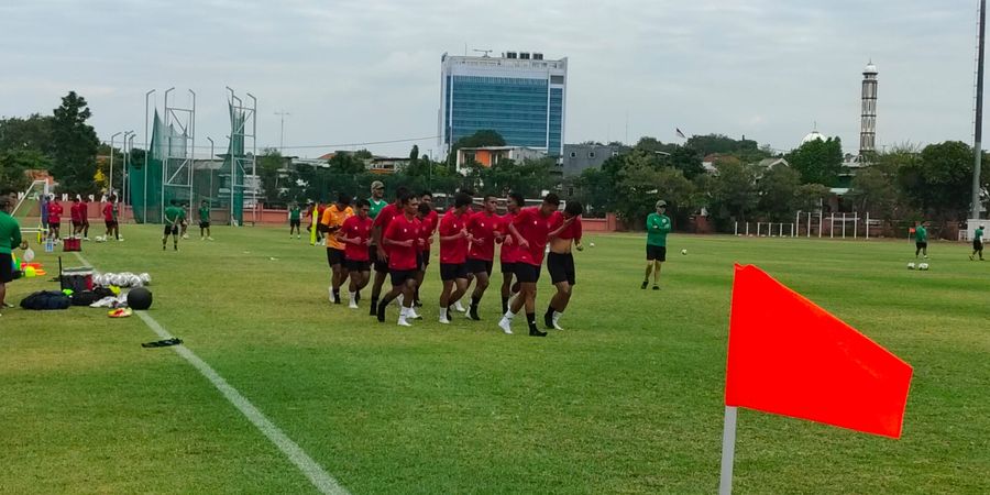 Gak di Bekasi, Gak di Surabaya, Timnas U-20 Indonesia Tetap Latihan Siang Bolong