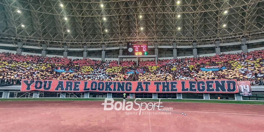 Jersey Raksasa Ismed Sofyan Terbentang pada Menit ke-14, Persija vs Madura United Masih Sama Kuat pada Babak 1