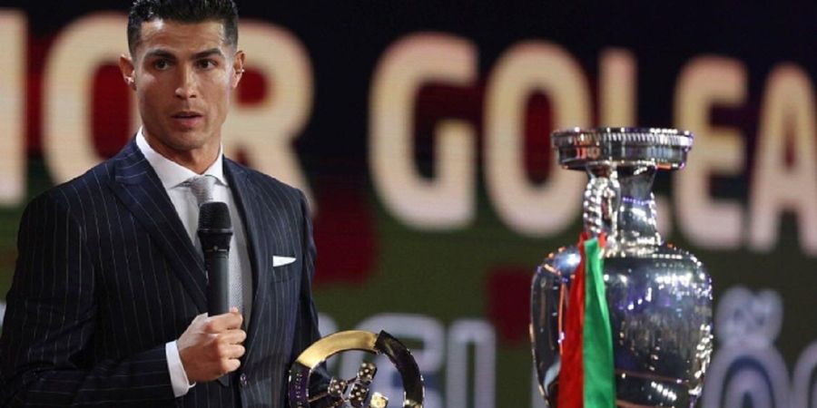 PIALA DUNIA - Sabet Penghargaan, Cristiano Ronaldo Sah Jadi Pesepak Bola Terbaik Portugal