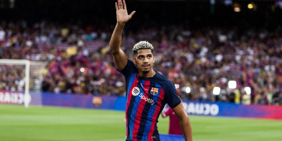BURSA TRANSFER - Alami Krisis Lini Belakang, Man United Siapkan Uang Rp1,4 Triliun Demi Bek Barcelona