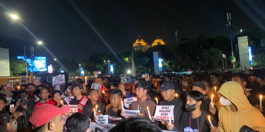 Aksi Lilin dari Suporter sebagai Bentuk Belasungkawa atas Insiden Tragis di Laga Arema FC Vs Persebaya Surabaya