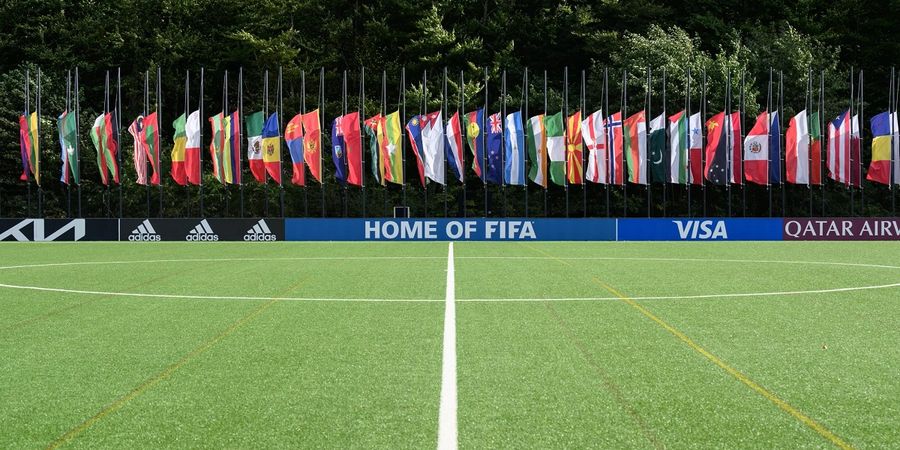 Bendera Anggota FIFA Berkibar Setengah Tiang, Wujud Penghormatan pada Mereka yang Kehilangan Nyawa di Kanjuruhan