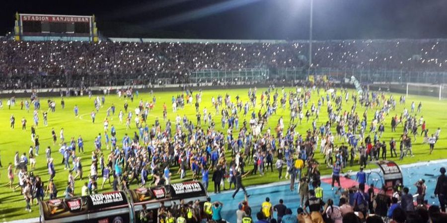 Tragedi Kanjuruhan: 3 Kesalahan Besar Suporter, Termasuk Pukul Pemain Cadangan Arema FC   