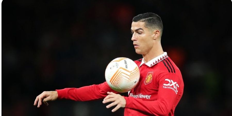 Momen Cristiano Ronaldo Cuekin Legenda Man United, Baper Dikritik?