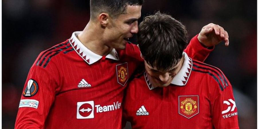 Cara Unik Fan Man United Move On dari Cristiano Ronaldo, Ubah Lirik Chant Viva Ronaldo Jadi Junior Lionel Messi