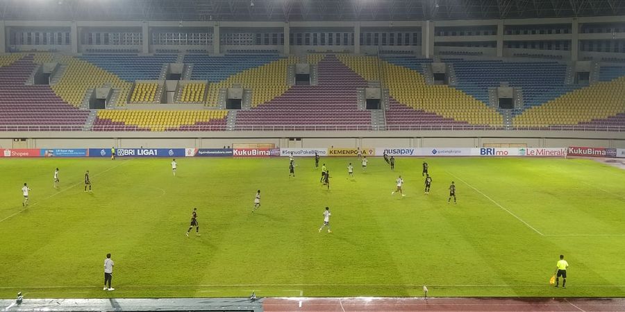 Hasil Liga 1 - Diguyur Hujan Selama 90 Menit, Persib Bandung Berbagi Angka dengan Dewa United