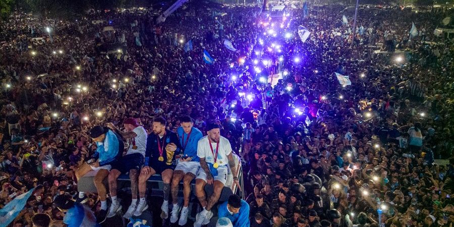 PIALA DUNIA - Perayaan Gila Nenek asal Argentina bareng Lionel Messi dkk